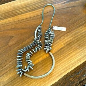 4/$25 BNWT DECOURURE statement necklace.